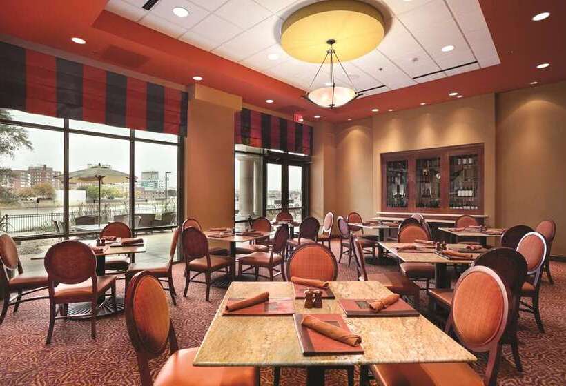 酒店 Embassy Suites By Hilton E Peoria Riverfront Conf Center