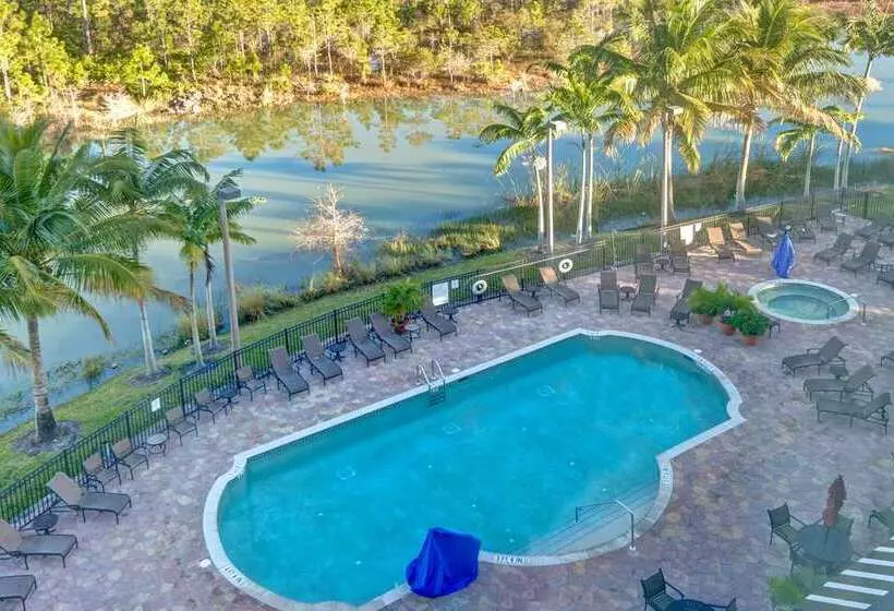 فندق Embassy Suites By Hilton Fort Myers Estero