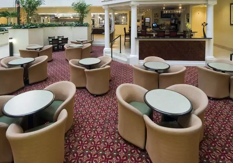 فندق Embassy Suites By Hilton Fort Myers Estero