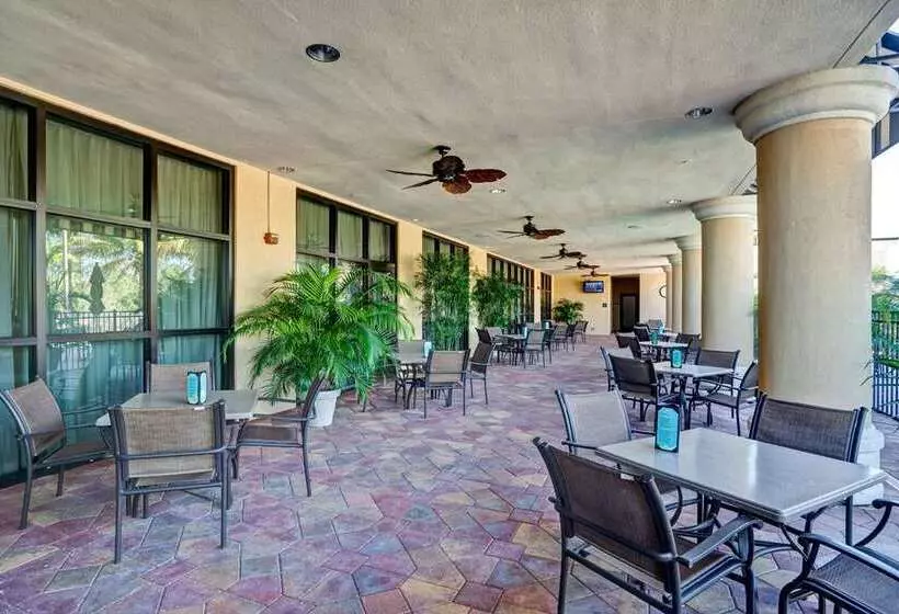 Hotelli Embassy Suites By Hilton Fort Myers Estero