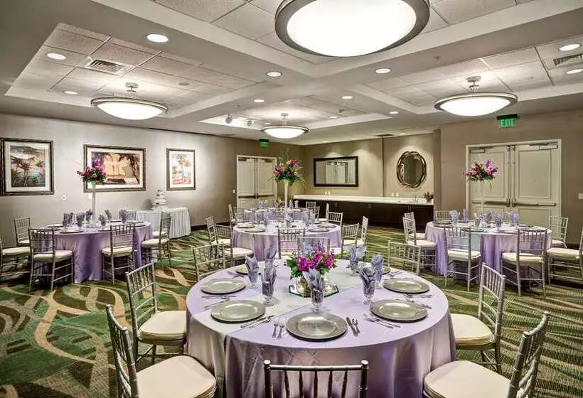 Hotelli Embassy Suites By Hilton Fort Myers Estero