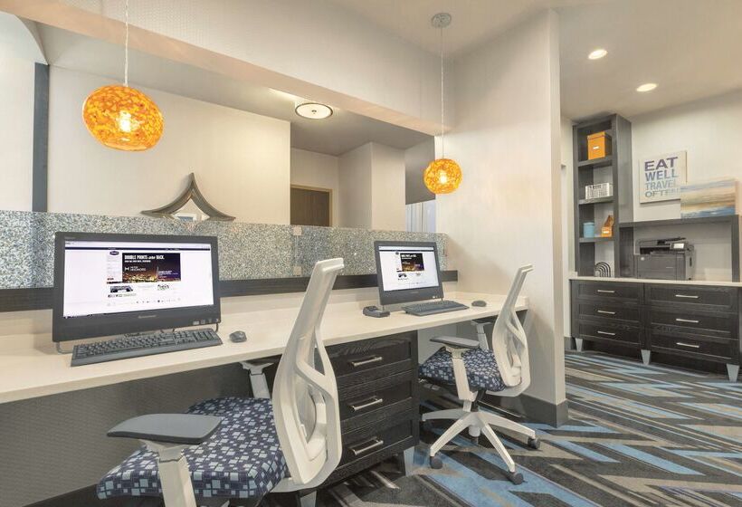 فندق Hampton Inn & Suites Herndon Reston