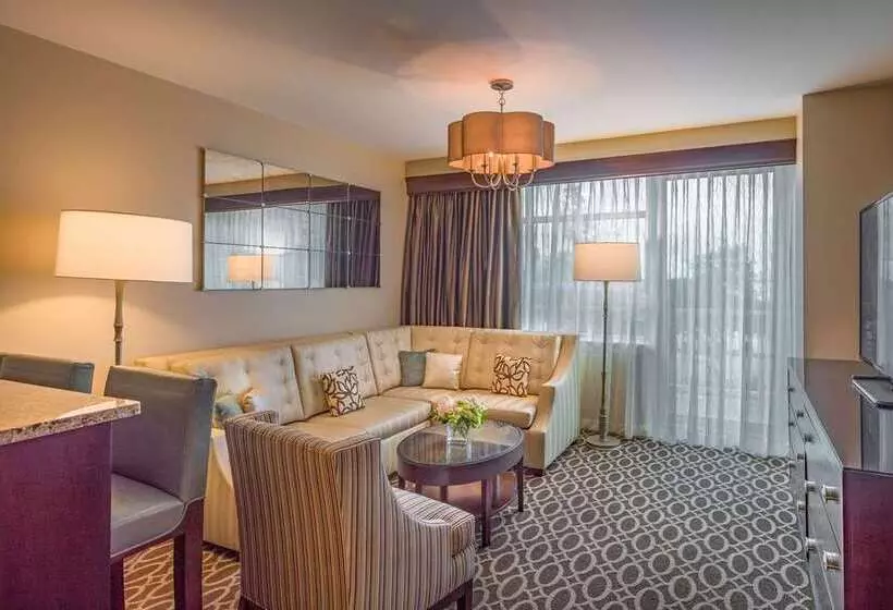 هتل Hilton Baton Rouge Capitol Center