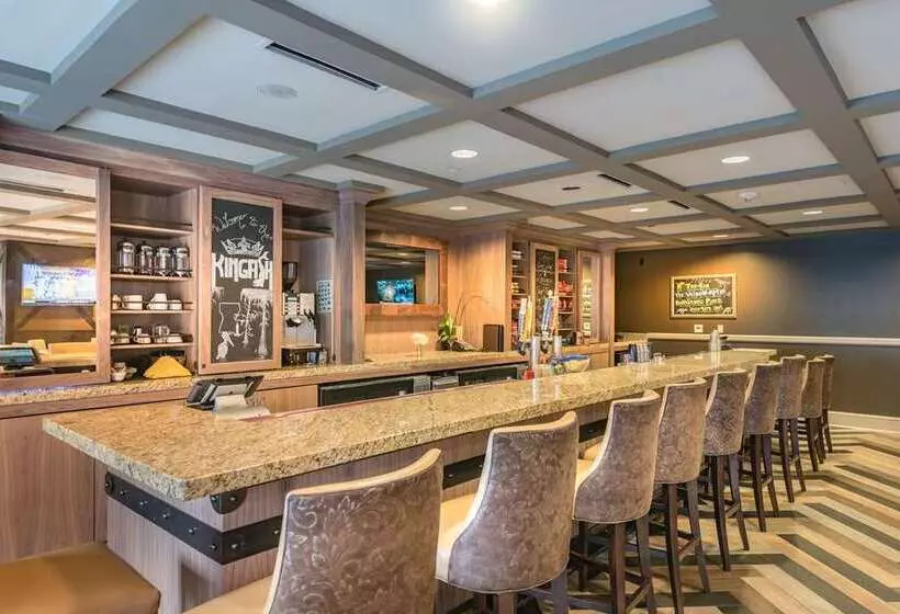 هتل Hilton Baton Rouge Capitol Center