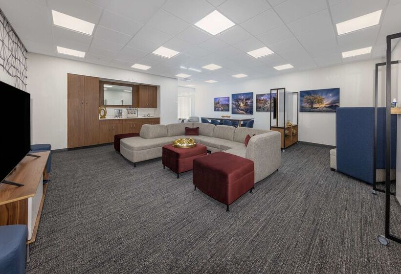 Отель Hilton Garden Inn Albuquerque / Journal Center