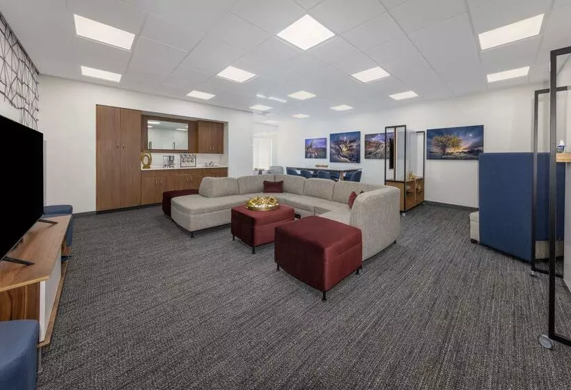 هتل Hilton Garden Inn Albuquerque / Journal Center