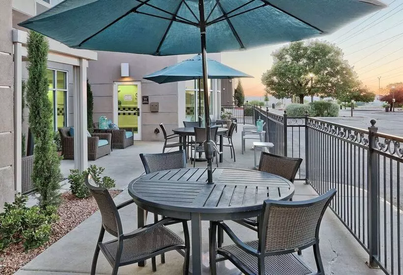 هتل Hilton Garden Inn Albuquerque / Journal Center