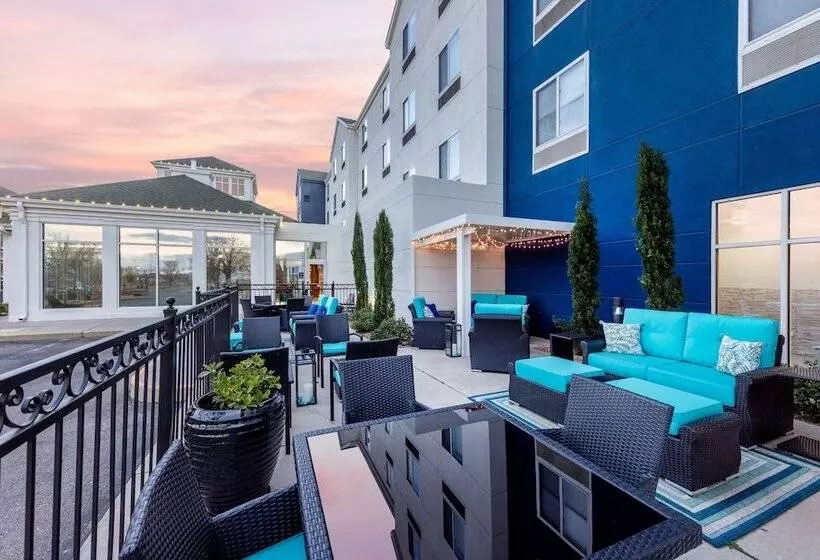 هتل Hilton Garden Inn Albuquerque / Journal Center