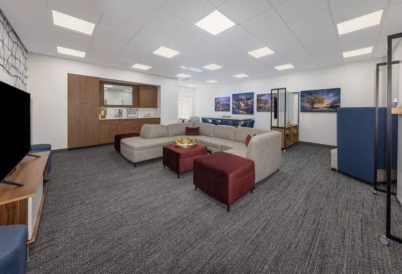 هتل Hilton Garden Inn Albuquerque / Journal Center