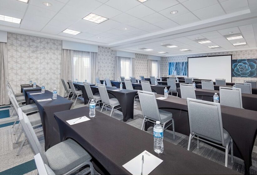 Отель Hilton Garden Inn Albuquerque / Journal Center