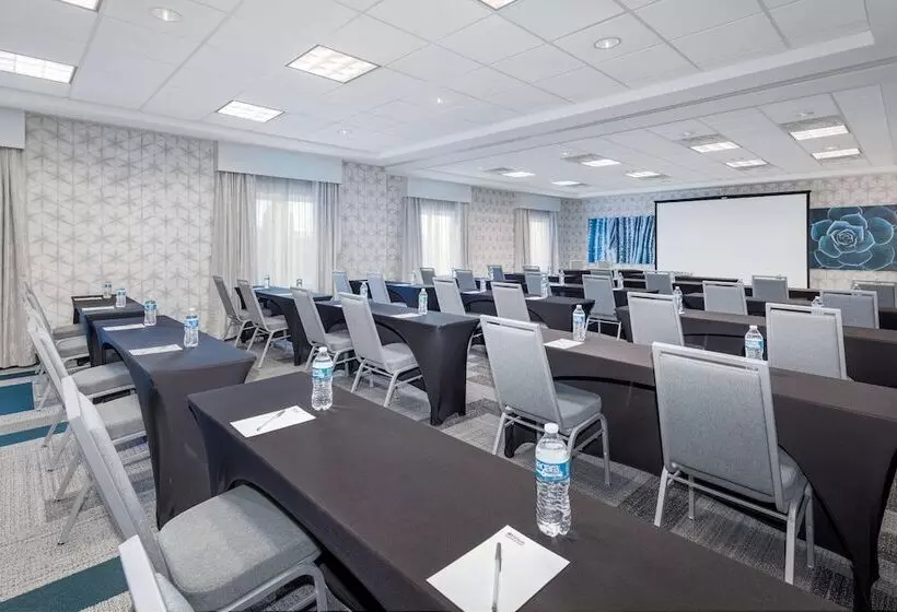 هتل Hilton Garden Inn Albuquerque / Journal Center