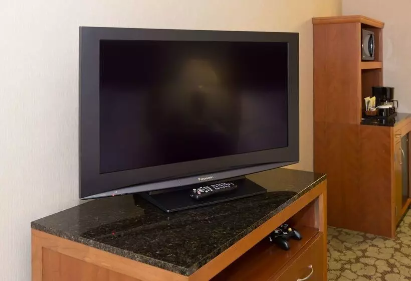 هتل Hilton Garden Inn Buffalo Airport