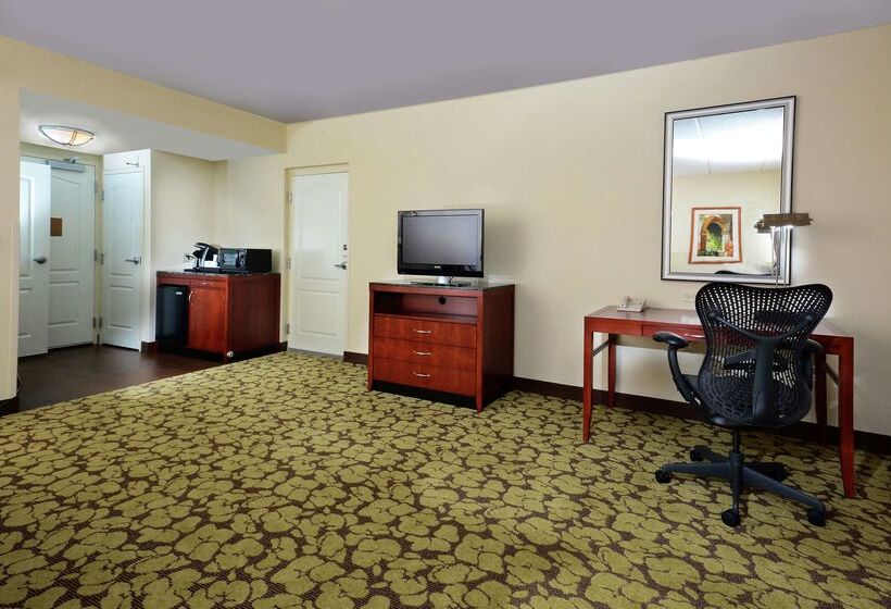 فندق Hilton Garden Inn Raleigh Capital Blvd I540
