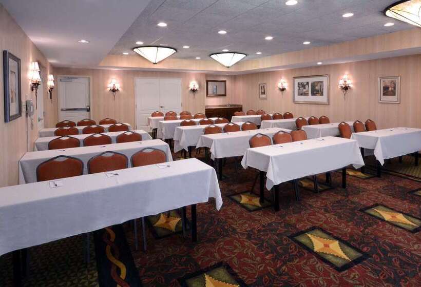 فندق Hilton Garden Inn Raleigh Capital Blvd I540