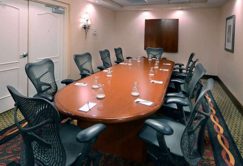 فندق Hilton Garden Inn Raleigh Capital Blvd I540