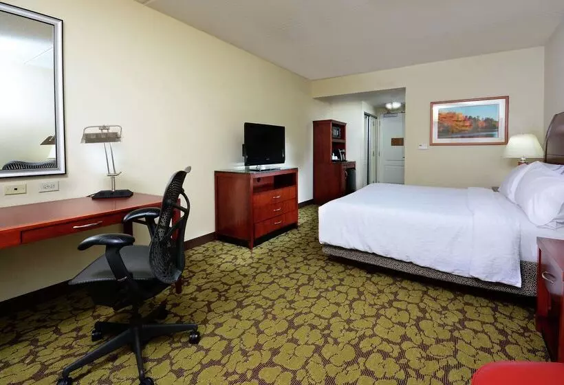 هتل Hilton Garden Inn Raleigh Capital Blvd I540