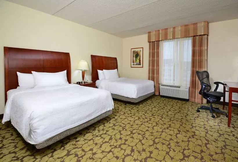 هتل Hilton Garden Inn Raleigh Capital Blvd I540