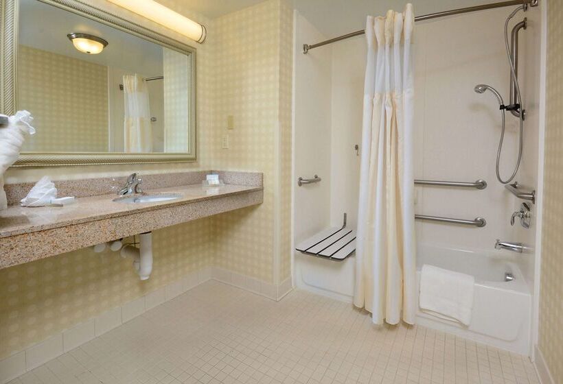 فندق Hilton Garden Inn Raleigh Capital Blvd I540