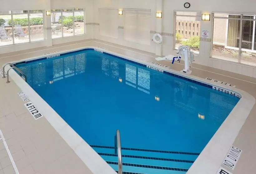 هتل Hilton Garden Inn Raleigh Capital Blvd I540