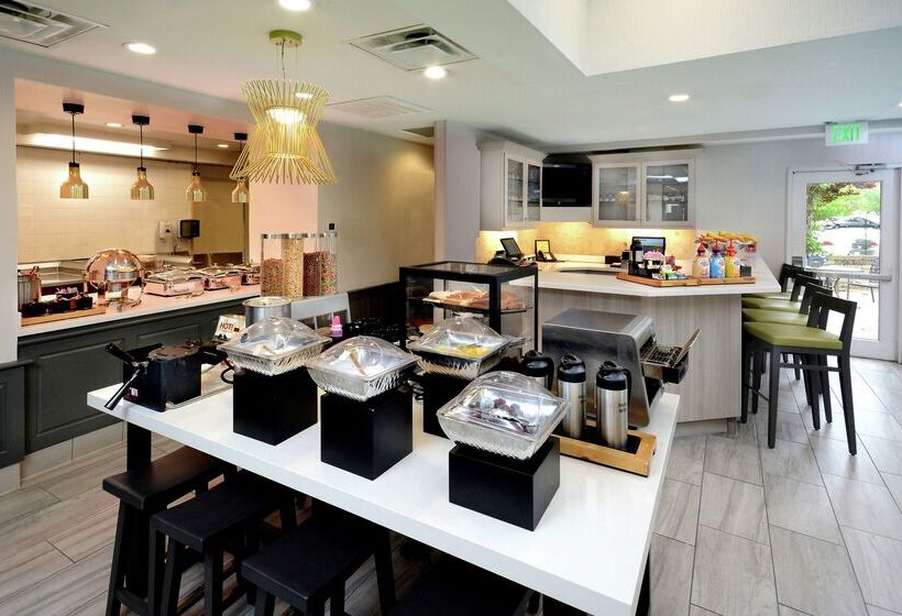 فندق Hilton Garden Inn Raleigh Capital Blvd I540