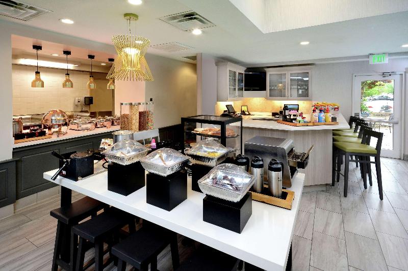 فندق Hilton Garden Inn Raleigh Capital Blvd I540