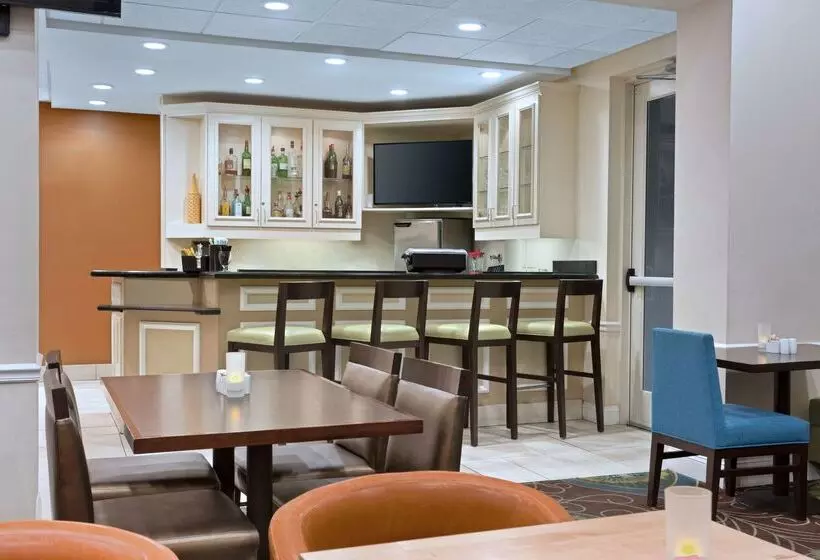فندق Hilton Garden Inn Tuscaloosa