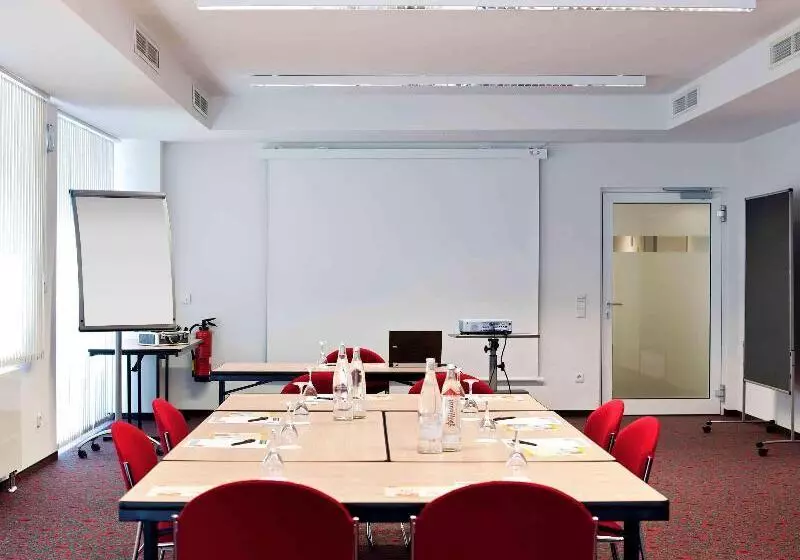 호텔 Ibis Stuttgart Airport Messe