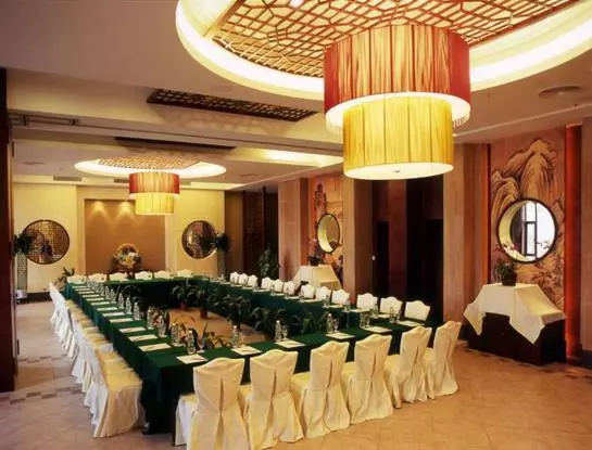 Phoenix Lakeview Resort Hotel