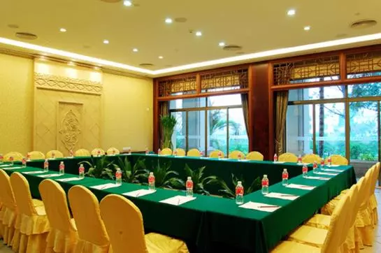Phoenix Lakeview Resort Hotel