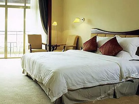 Phoenix Lakeview Resort Hotel