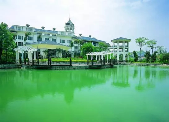Phoenix Lakeview Resort Hotel