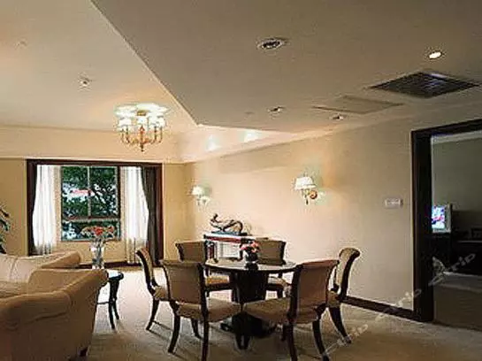 Phoenix Lakeview Resort Hotel