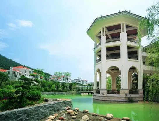 Phoenix Lakeview Resort Hotel