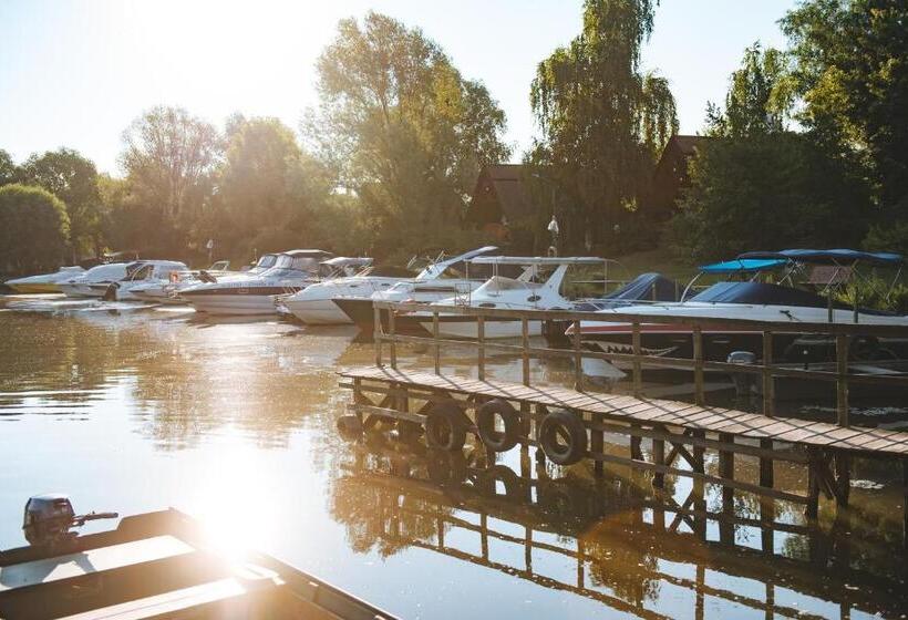 住宿加早餐  Kormorán Panzió