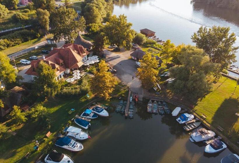 住宿加早餐  Kormorán Panzió