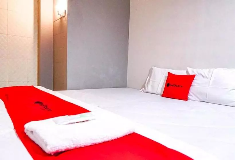Hotelli Reddoorz @ Citraland Surabaya