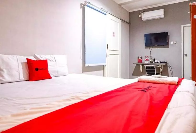 Hotelli Reddoorz @ Citraland Surabaya