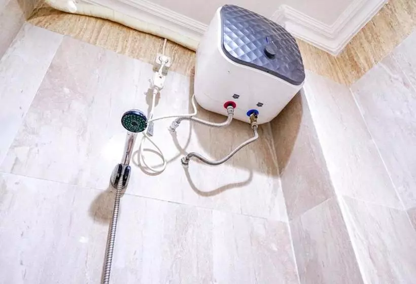 Hotelli Reddoorz @ Citraland Surabaya