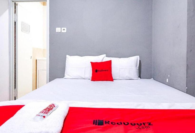 בית מלון כפרי Reddoorz @ Citraland Surabaya