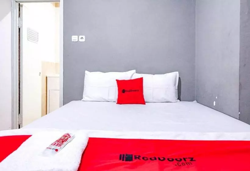 Hotelli Reddoorz @ Citraland Surabaya