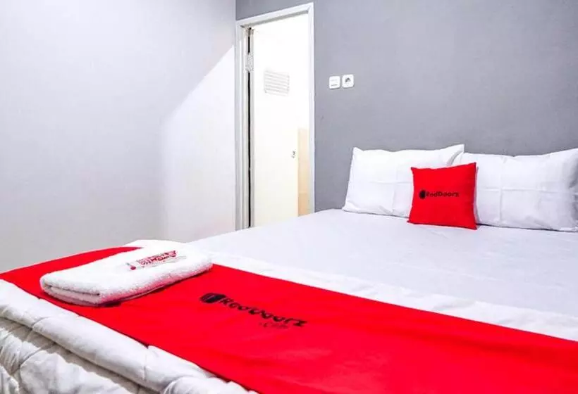 Hotelli Reddoorz @ Citraland Surabaya