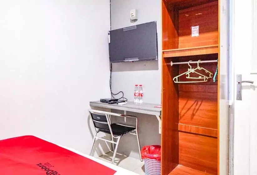 Hotelli Reddoorz @ Citraland Surabaya