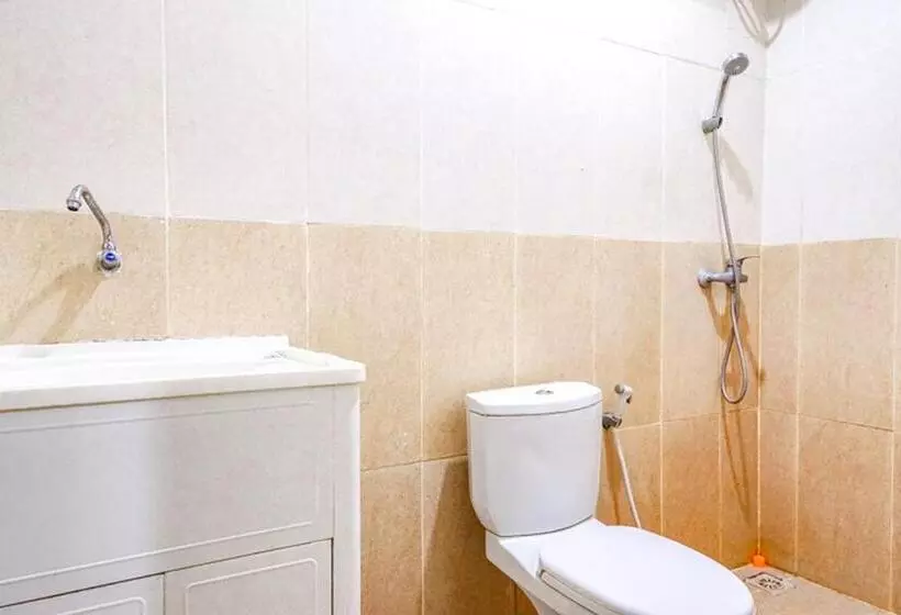 Hotelli Reddoorz @ Citraland Surabaya