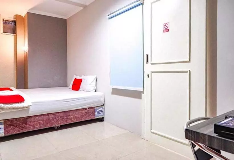 Hotelli Reddoorz @ Citraland Surabaya