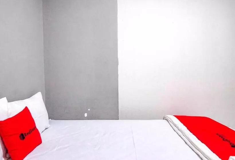 Hotelli Reddoorz @ Citraland Surabaya