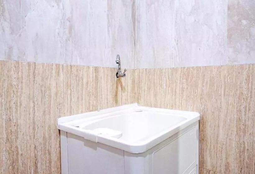 Hotelli Reddoorz @ Citraland Surabaya