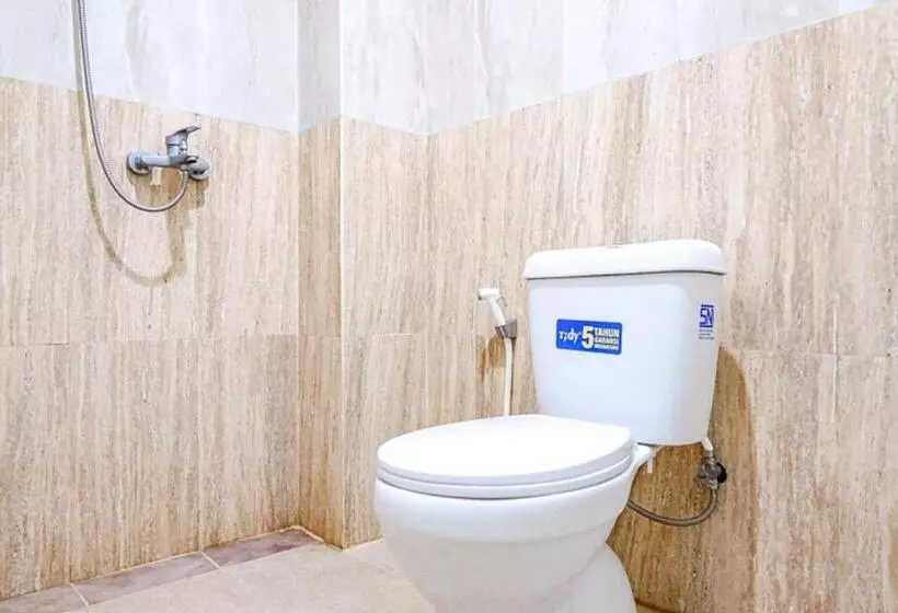 Hotelli Reddoorz @ Citraland Surabaya