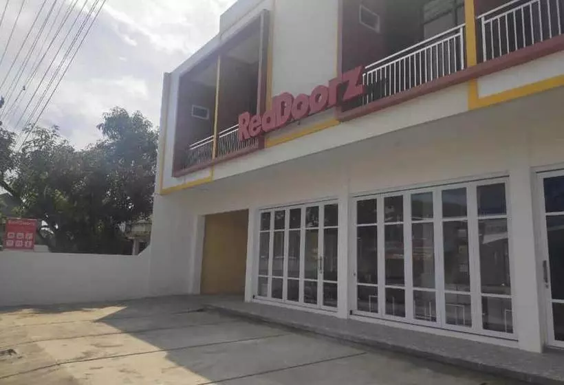 Hotelli Reddoorz Near Universitas Muhammadiyah Purwokerto