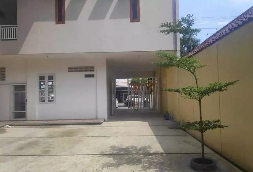 Hotelli Reddoorz Near Universitas Muhammadiyah Purwokerto