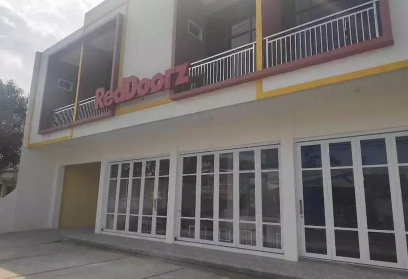 Hotelli Reddoorz Near Universitas Muhammadiyah Purwokerto